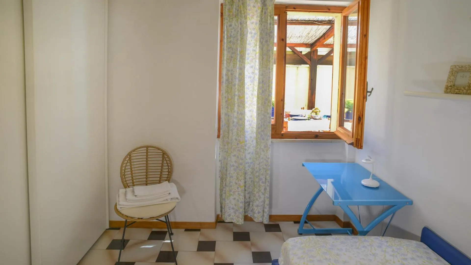 אלגהרו Topfloor Apt With Furnished Terrace Near The Sea דירה
