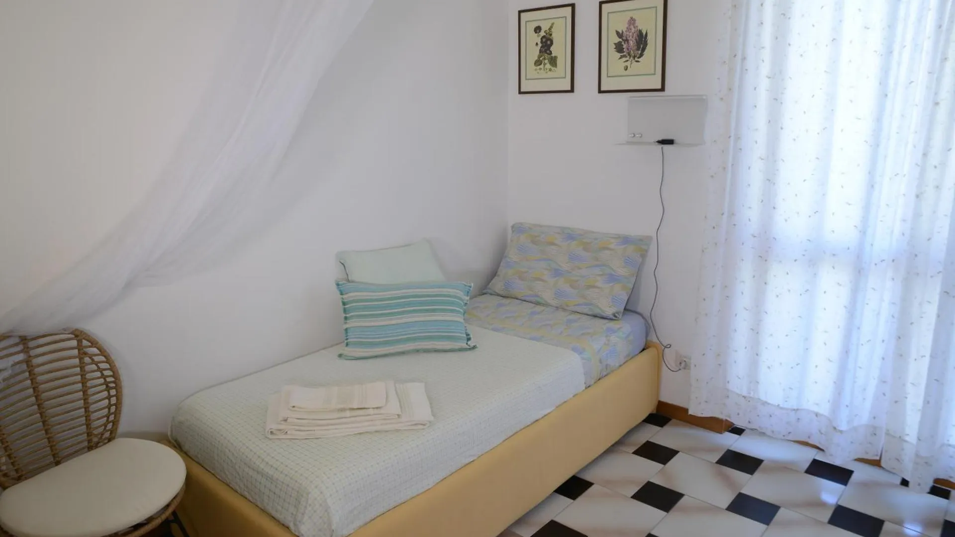 אלגהרו Topfloor Apt With Furnished Terrace Near The Sea איטליה